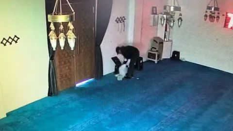 İnegöl'de Pes Dedirten Hırsızlık: Cami Yardım Kutusundan 100 Bin TL Çalındı