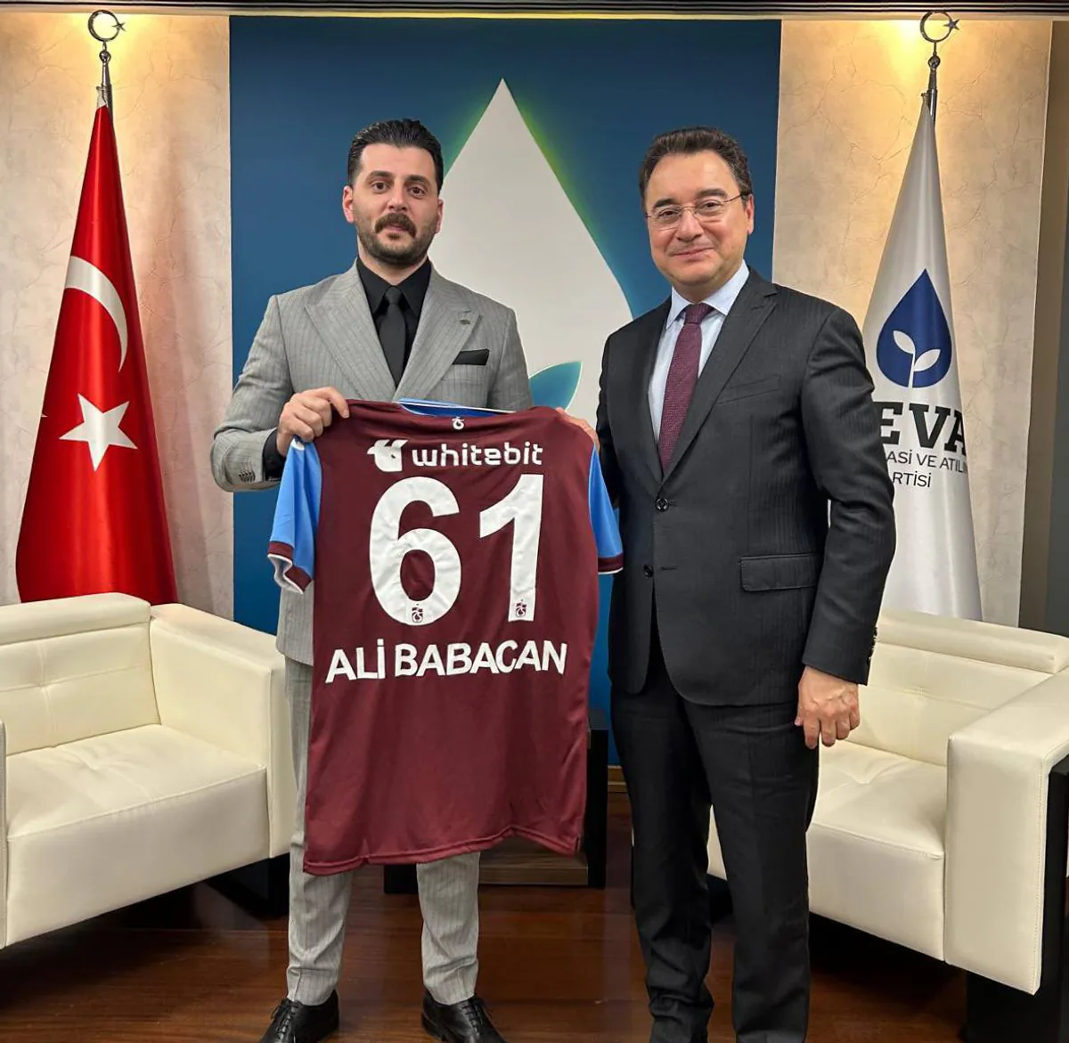 Trabzonspor Rota Taraftarlar Derneği Başkanı Bilal Pervanoğlu'ndan Önemli Buluşma Trabzonspor Rota Taraftarlar Derneği Başkanı Bilal Pervanoğlu'ndan Önemli Buluşma