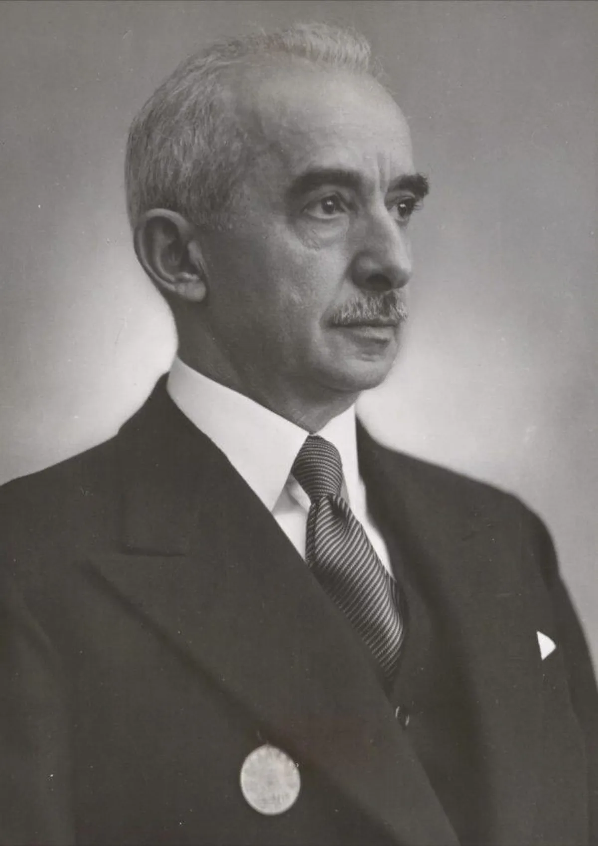 İstanbul Büyükşehir Belediye Başkanı Ekrem İmamoğlu, İsmet İnönü'yü Anarak Önemli Rolünü Vurguladı İstanbul Büyükşehir Belediye Başkanı Ekrem İmamoğlu, İsmet İnönü'yü Anarak Önemli Rolünü Vurguladı