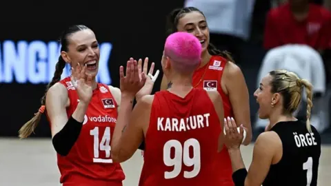 Ebrar Karakurt Avrupa Şampiyonası'nda neden oynamıyor? TVF sağlık durumu açıkladı