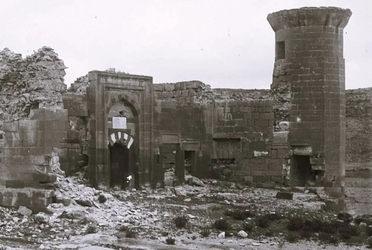 Barsama Mahpeyker Hatice Hatun Camii: Tarihi ve Kültürel Bir Miras Barsama Mahpeyker Hatice Hatun Camii: Tarihi ve Kültürel Bir Miras