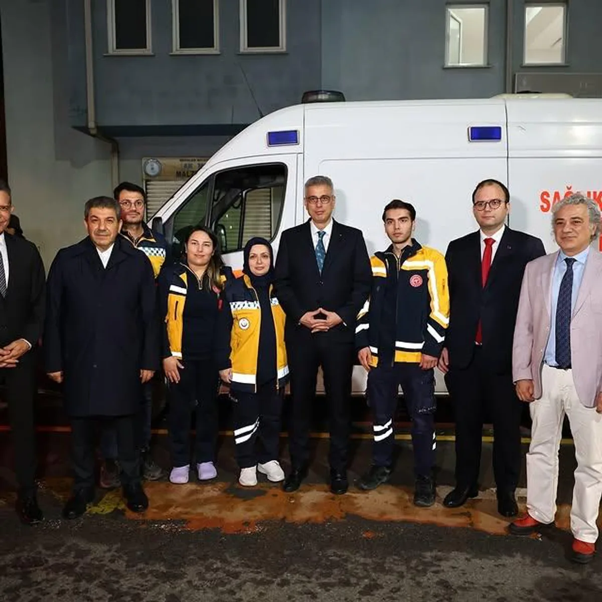 Sağlık Bakanı Prof. Dr. Kemal Memişoğlu, Acil Sağlık Hizmetleri İstasyonu'nu Ziyaret Etti Sağlık Bakanı Prof. Dr. Kemal Memişoğlu, Acil Sağlık Hizmetleri İstasyonu'nu Ziyaret Etti