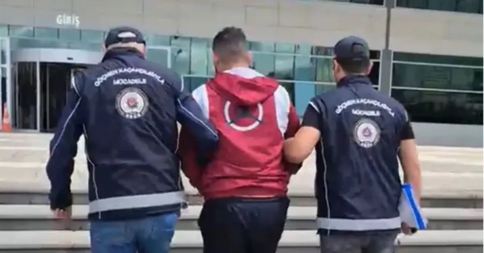 İstanbul Merkezli 8 İlde Sahte İkamet İzni Operasyonu: 64 Gözaltı görseli