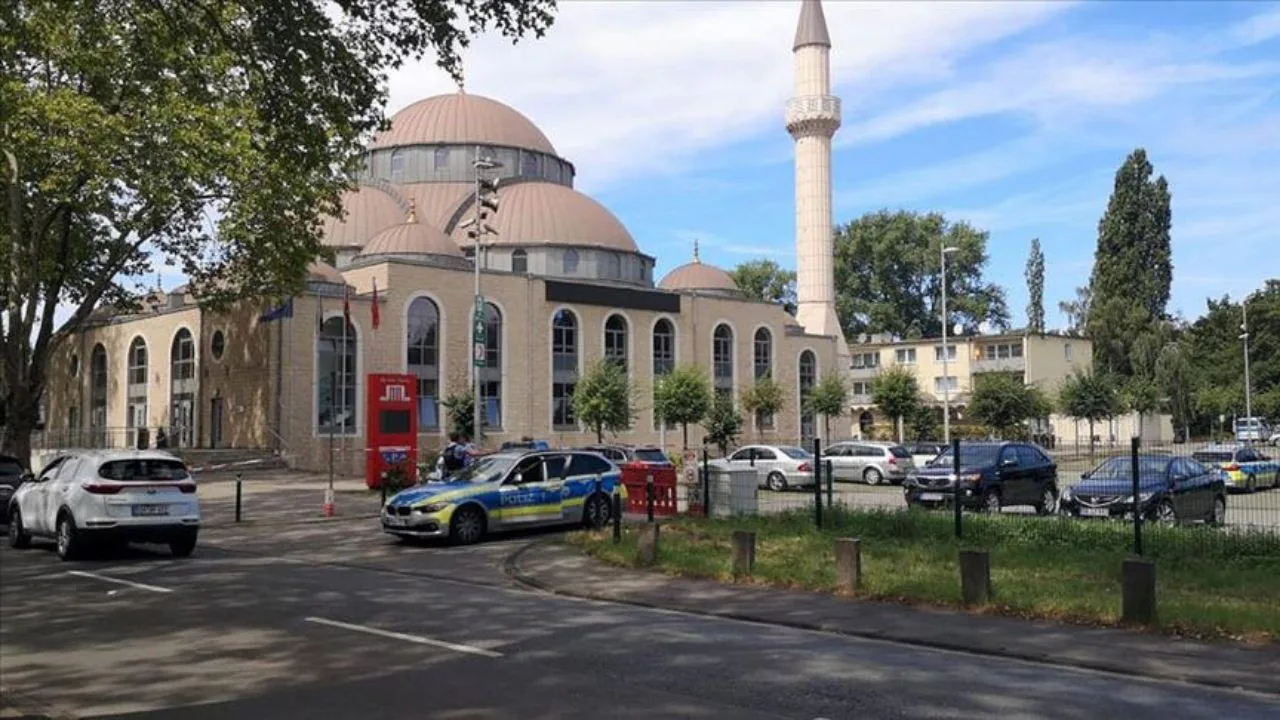 Almanya'nın Northeim Bölgesinde Nefret Suçları: Müslüman Mezarlıkları Hedef Alındı Almanya'nın Northeim Bölgesinde Nefret Suçları: Müslüman Mezarlıkları Hedef Alındı