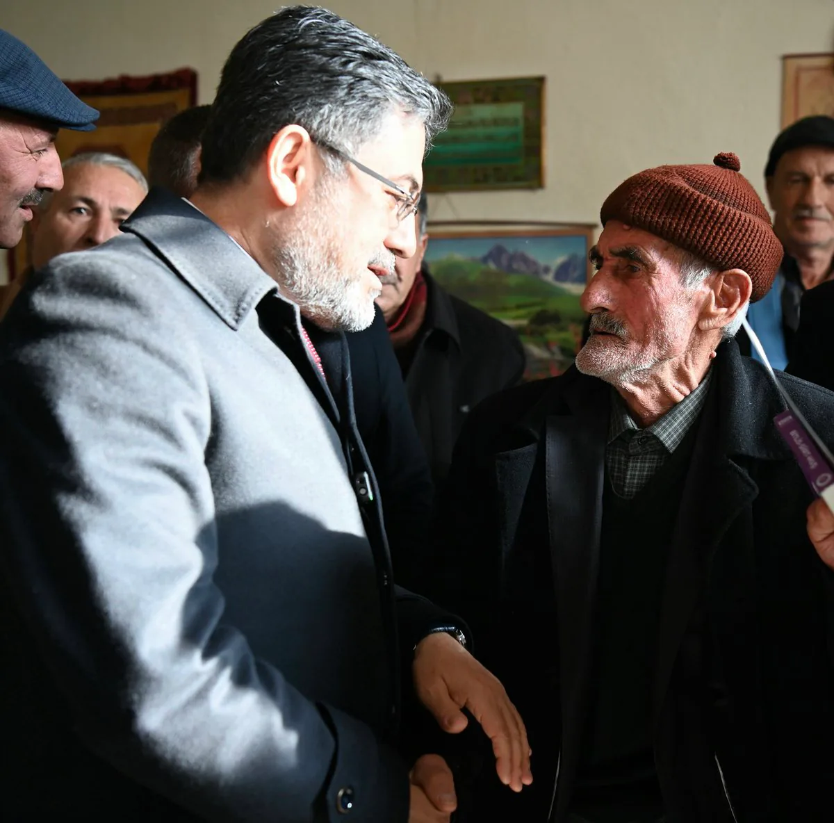 Muş'ta Çay İle Sıcak Sohbetler Kuruldu Muş'ta Çay İle Sıcak Sohbetler Kuruldu
