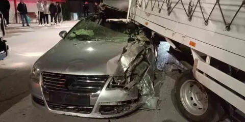 Amasya'da Trafik Kazası: Otomobil Kamyonete Girdi, 1 Yaralı