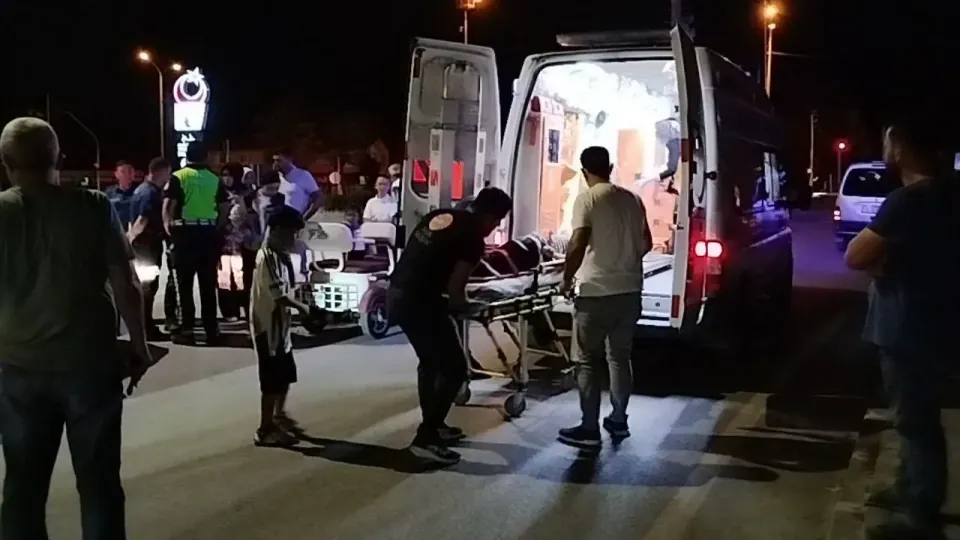 Çorum Osmancık'ta otomobil-elektrikli motosiklet çarpışması: 3 yaralı görseli