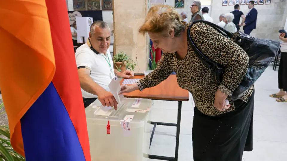 Ermenistan Seçim Sonuçları Netleşti: Paşinyan Gücünü Korudu görseli