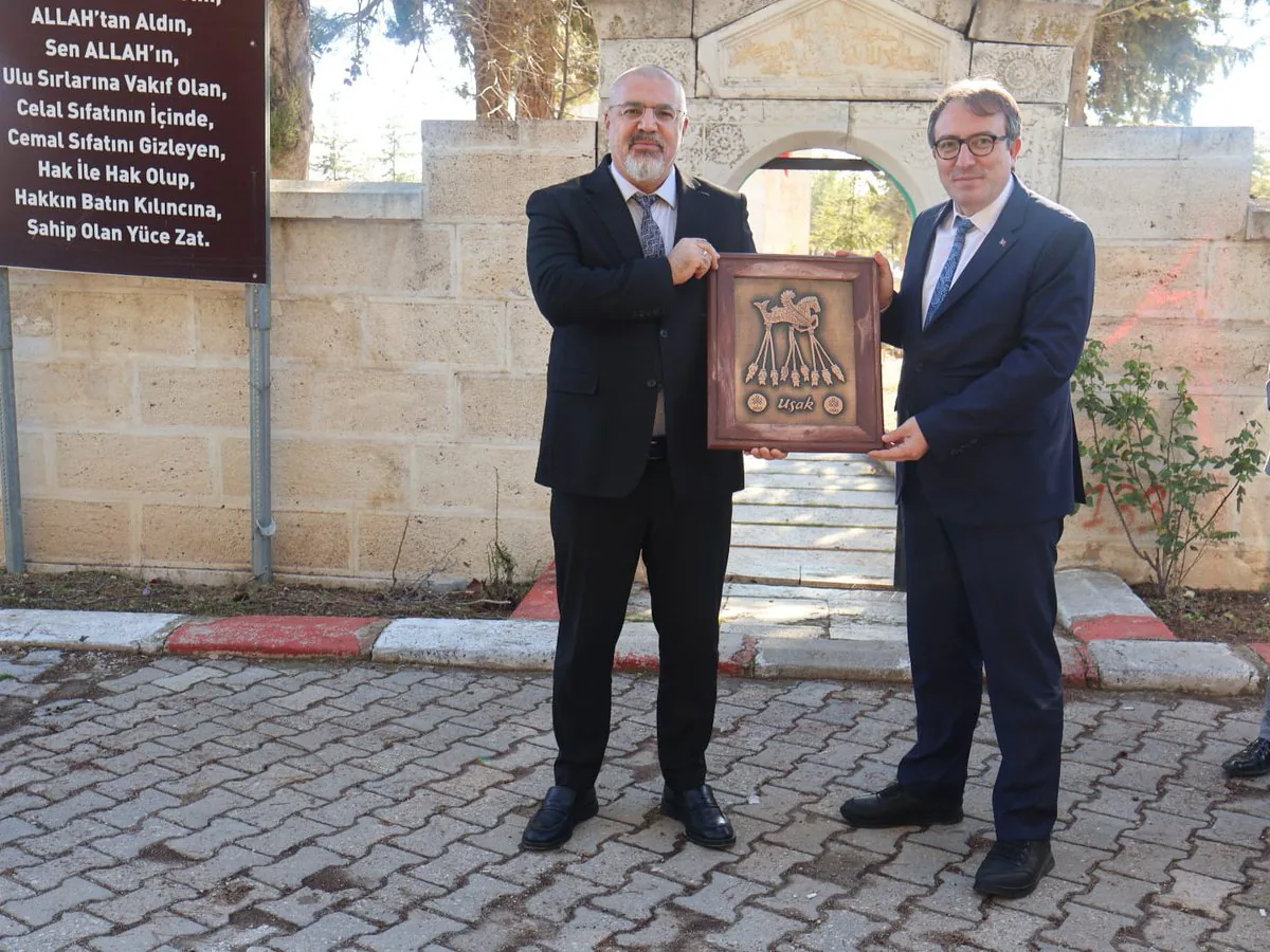 Alevi Bektaşi Kültür ve Cemevi Başkanı Hacım Sultan Türbesi'ni Ziyaret Etti Alevi Bektaşi Kültür ve Cemevi Başkanı Hacım Sultan Türbesi'ni Ziyaret Etti