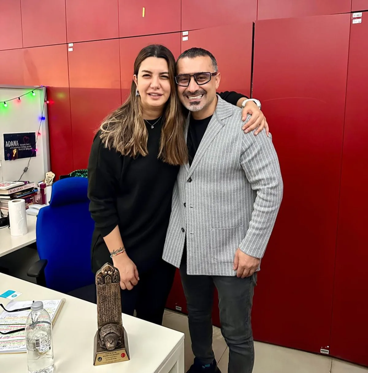 Gazeteci Fulya Öztürk'e Duygusal Bir Kutlama Gazeteci Fulya Öztürk'e Duygusal Bir Kutlama