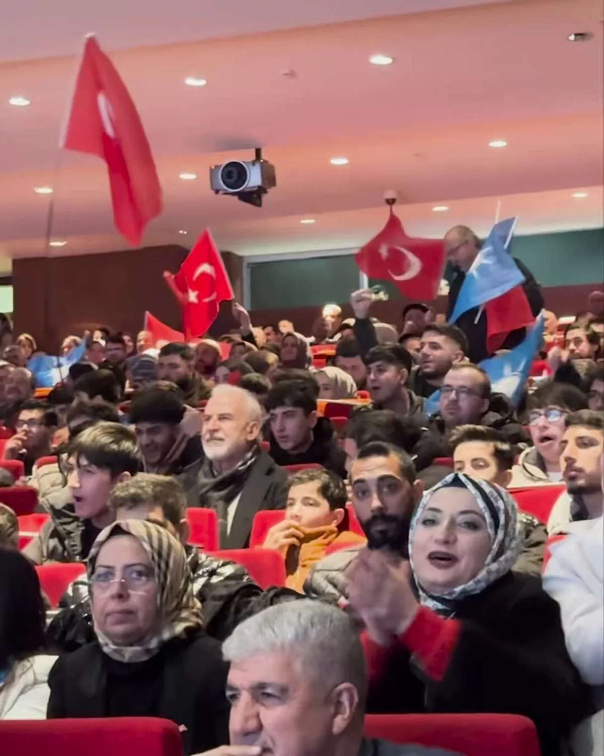 AK Parti'nin Başakşehir İlçe Kongresi Gerçekleştirildi AK Parti'nin Başakşehir İlçe Kongresi Gerçekleştirildi