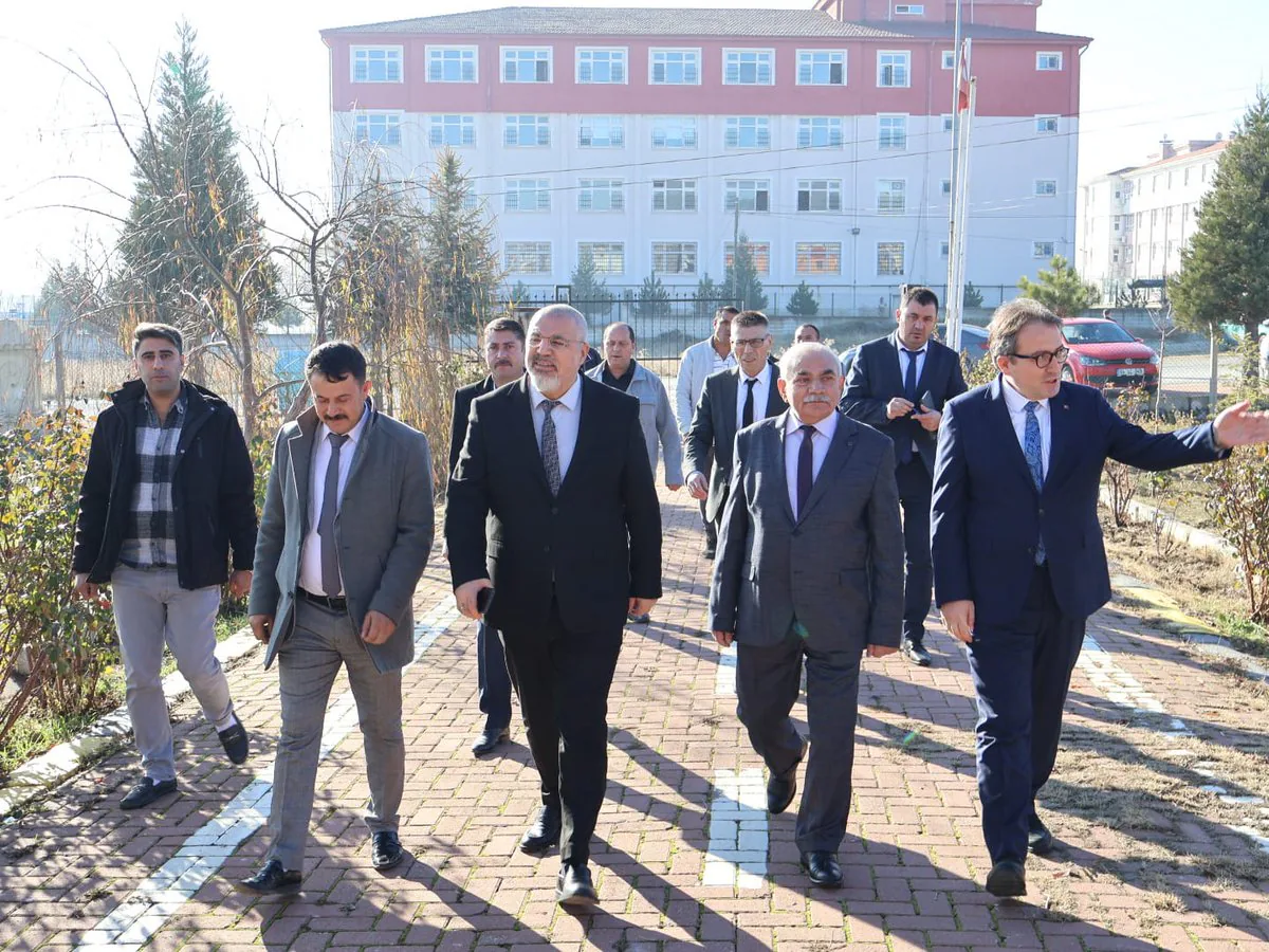 Alevi Bektaşi Kültür ve Cemevi Başkanı Uşak'taki Işık Çakır Sultan Cemevi'ni Ziyaret Etti Alevi Bektaşi Kültür ve Cemevi Başkanı Uşak'taki Işık Çakır Sultan Cemevi'ni Ziyaret Etti