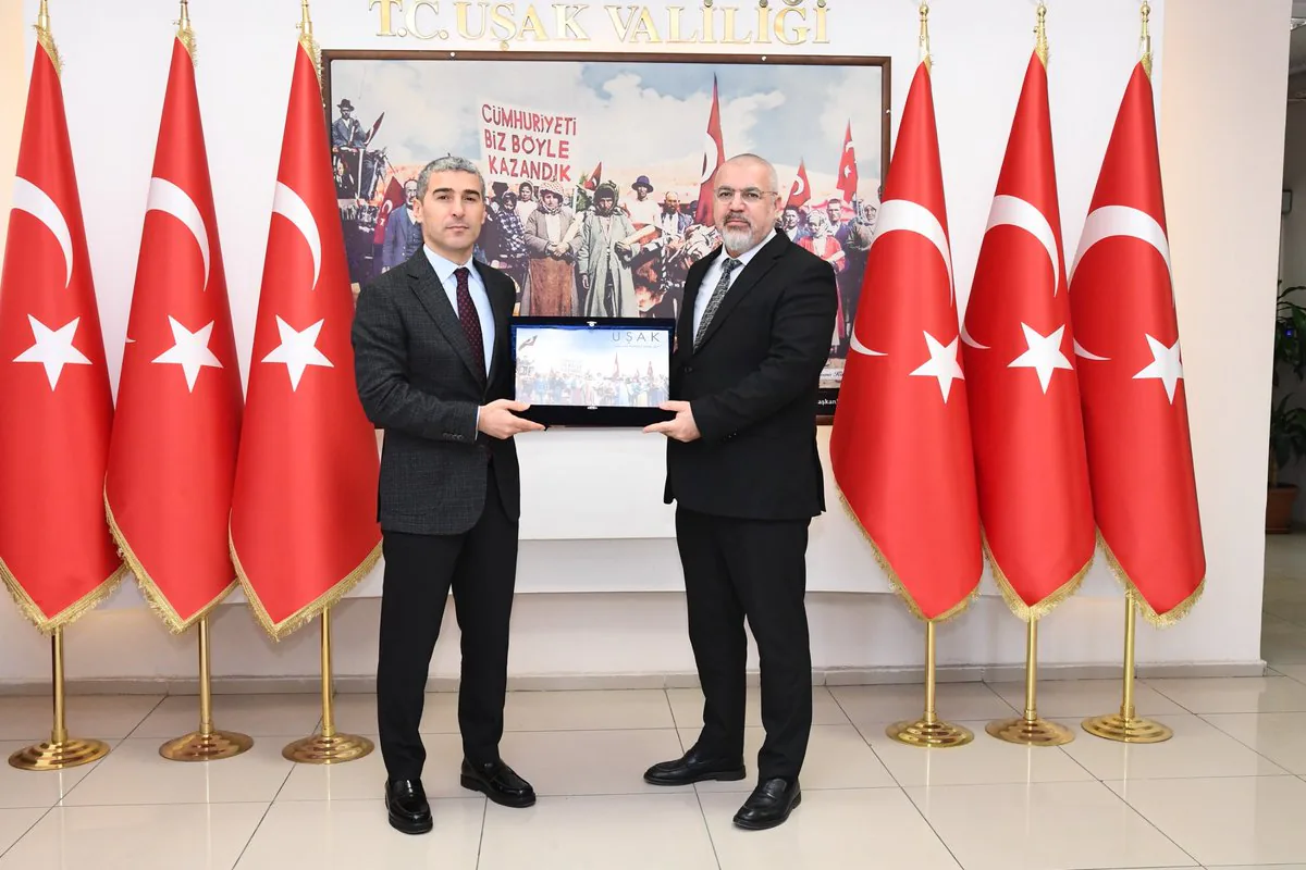 Alevi Bektaşi Kültür ve Cemevi Başkanı Alirıza Özdemir, Uşak Valisi Dr. Naci Aktaş'ı Ziyaret Etti Alevi Bektaşi Kültür ve Cemevi Başkanı Alirıza Özdemir, Uşak Valisi Dr. Naci Aktaş'ı Ziyaret Etti