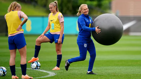Sarina Wiegman'dan İspanya Maçı Öncesi Kritik Kararlar: Lionesses Antalya'da