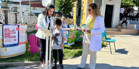 Yüksekova'da Halk Sağlığı Haftası: Vatandaşlara ücretsiz vücut analizi ve beslenme danışmanlığı