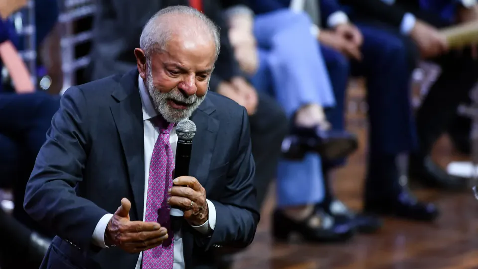 Brezilya Seçimleri: Lula ve Flávio Bolsonaro 25 Ekim'de İkinci Turda Karsi Karsiya görseli