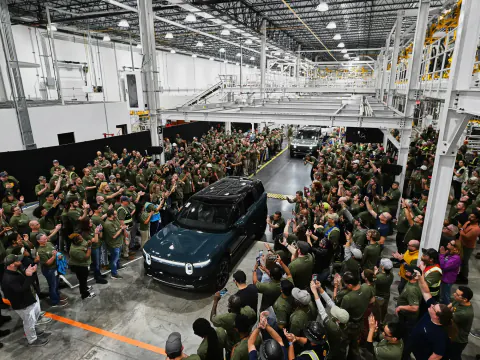 Rivian'ın R2 Modeli ve Geleceği: Fırtına Kıskacındaki Elektrikli Araç Devinin Sınavı