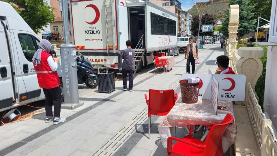 Kızılay Kan Bağış Tırı Bayburt'ta: Son Gün Yarın Akşam görseli