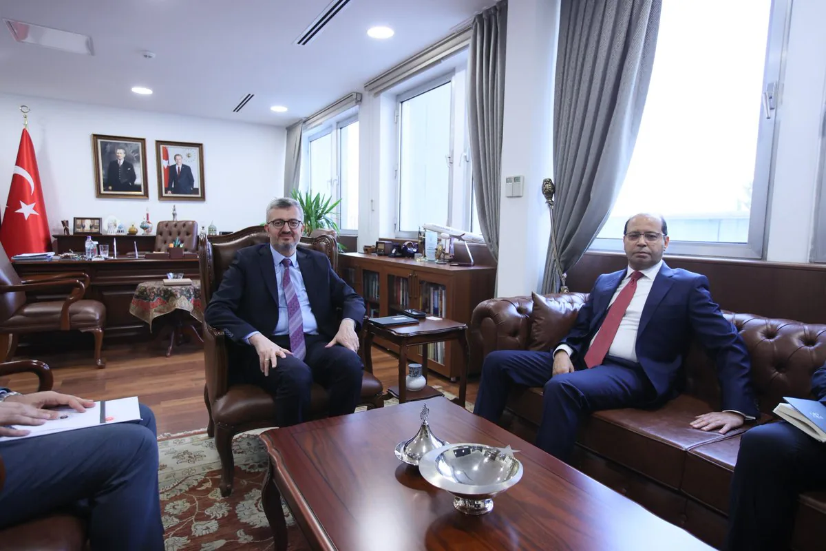 Bakan Yardımcısı Burhanettin Duran, Mısır Büyükelçisi Amr Elhamamy ile Görüştü Bakan Yardımcısı Burhanettin Duran, Mısır Büyükelçisi Amr Elhamamy ile Görüştü