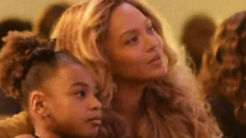 Beyoncé'den nadir paylaşım: Blue Ivy ve Rumi ile samimi kare