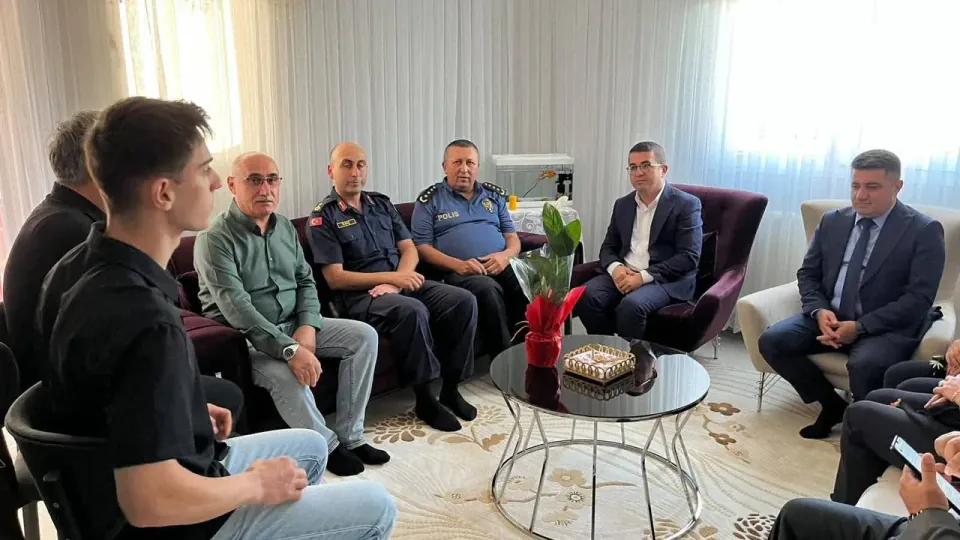 Kemalpaşa Kaymakamı Daştan ve Şırnak Başsavcısı Bilen şehit ve gazi ailelerini ziyaret etti görseli