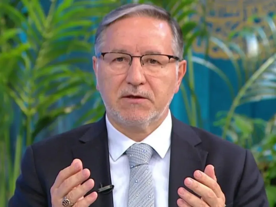 Prof. Dr. Mustafa Karataş canlı yayında kardeşinin ölüm haberiyle sarsıldı: 'Dua bekliyorum' görseli