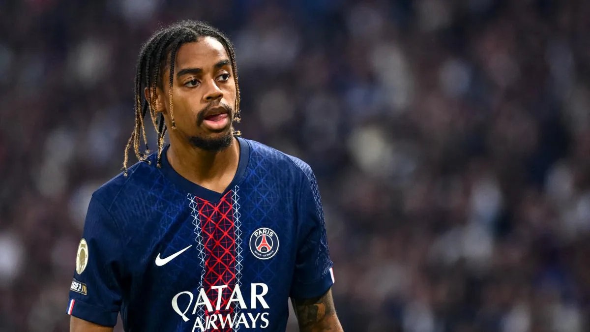 PSG'da Bradley Barcola Transferi: Arsenal ve Liverpool Arasında Transfer Savaşı PSG'da Bradley Barcola Transferi: Arsenal ve Liverpool Arasında Transfer Savaşı