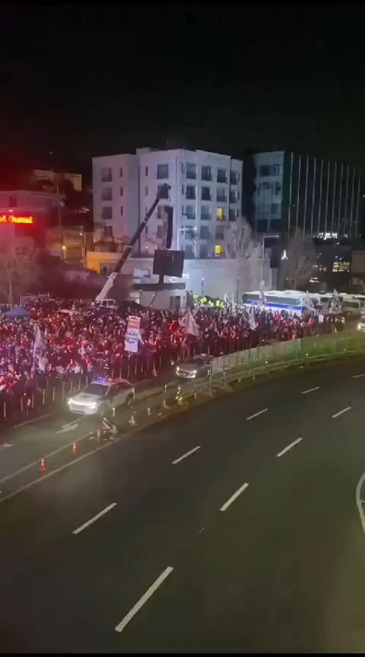 Güney Kore'de Eski Başkan Yoon Suk Yeol'un Destekçileri Bir Araya Geldi Güney Kore'de Eski Başkan Yoon Suk Yeol'un Destekçileri Bir Araya Geldi