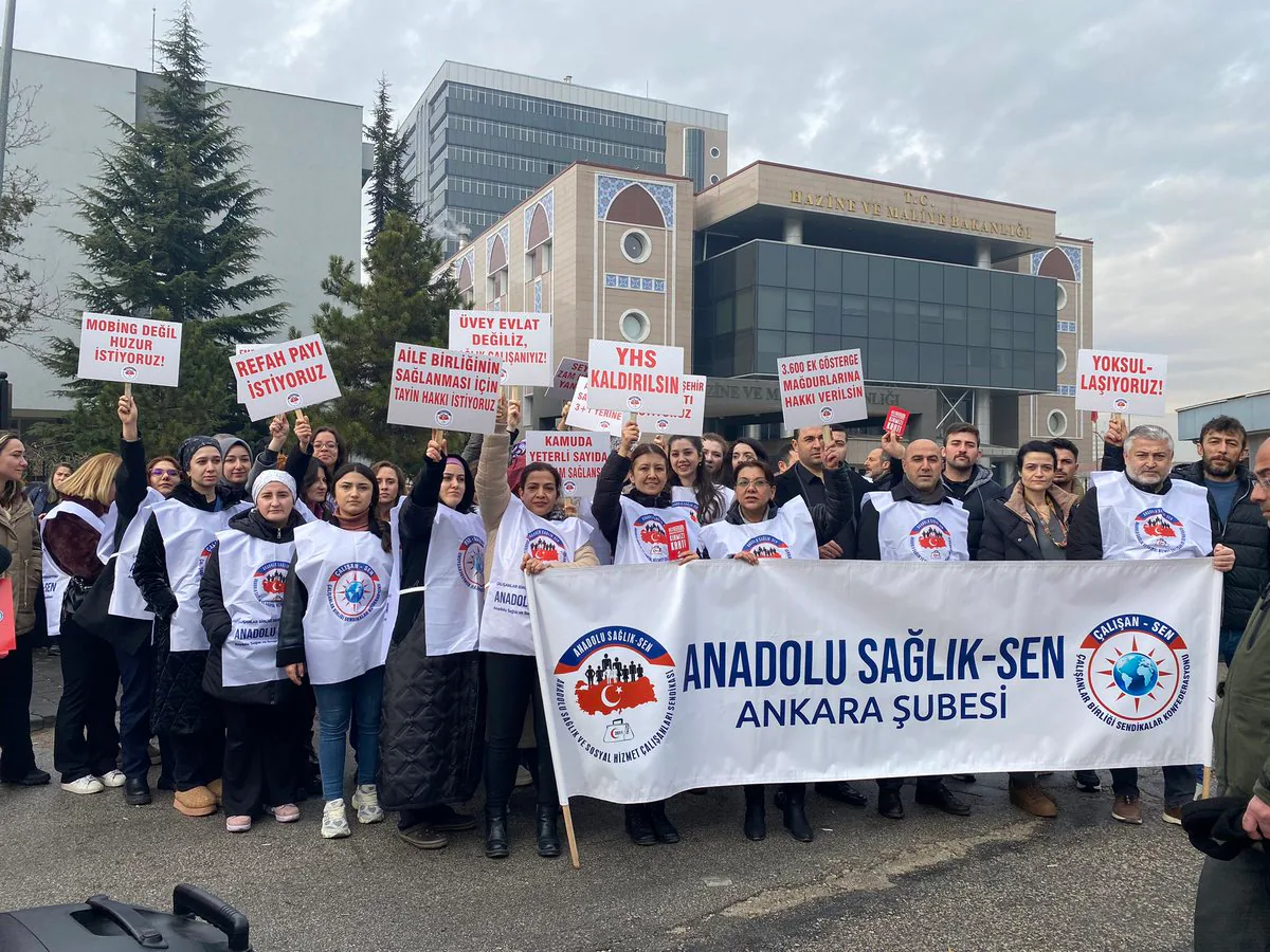Anadolu Sağlık Sen Üyeleri Zam Teklifine Karşı İş Bırakma Eylemi Gerçekleştirdi Anadolu Sağlık Sen Üyeleri Zam Teklifine Karşı İş Bırakma Eylemi Gerçekleştirdi