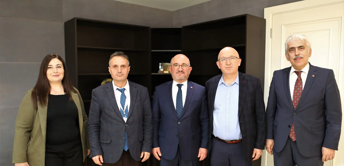 Türk Standardları Enstitüsü Başkanı Mahmut Sami Şahin, TİTCK Başkanı Prof. Dr. Ahmet Ayar'ı Ziyaret Etti Türk Standardları Enstitüsü Başkanı Mahmut Sami Şahin, TİTCK Başkanı Prof. Dr. Ahmet Ayar'ı Ziyaret Etti