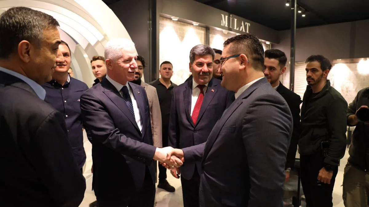 Ticaret Bakanı ve İstanbul Valisi CFE Halı ve Yer Kaplamaları Fuarı'nı Ziyaret Etti Ticaret Bakanı ve İstanbul Valisi CFE Halı ve Yer Kaplamaları Fuarı'nı Ziyaret Etti