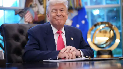 Trump, Meghan Markle ve Prens Harry'nin İngiltere'ye Dönüşünü Hedef Aldı: 'Aileye Saygısızlık Ettiler'
