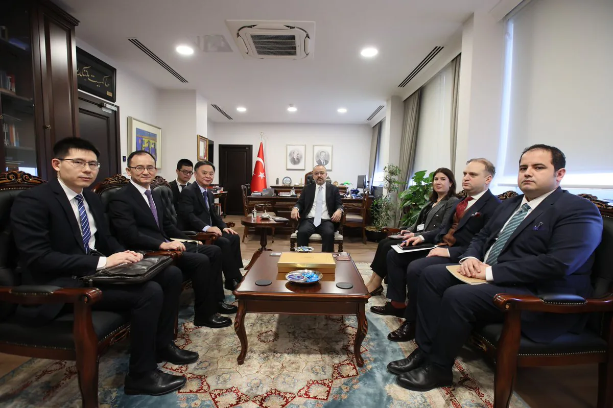 Bakan Yardımcısı Nuh Yılmaz, Çin Halk Cumhuriyeti Dışişleri Bakanlığı’nda Önemli Bir Görüşme Gerçekleştirdi Bakan Yardımcısı Nuh Yılmaz, Çin Halk Cumhuriyeti Dışişleri Bakanlığı’nda Önemli Bir Görüşme Gerçekleştirdi
