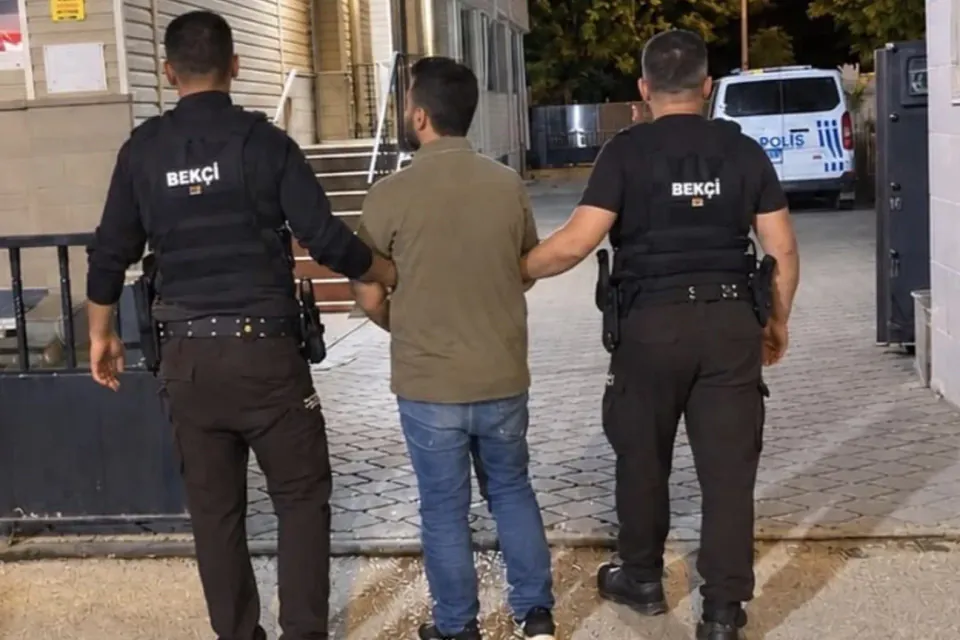Kırıkkale'de 6 Yıllık Hırsızlık Hükümlüsü Araç İçinde Yakalandı görseli