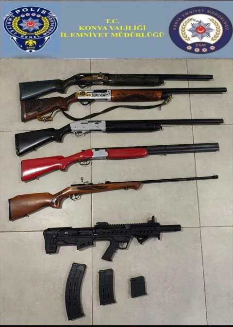Konya Karatay'da ev baskını: 6 ruhsatsız tüfek ele geçirildi, şüpheli gözaltında