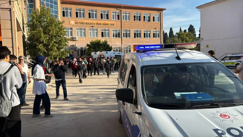 Başakşehir'de okulda bıçak saldırısı: 1 öğrenci hayatını kaybetti, saldırgan tutuklandı görseli