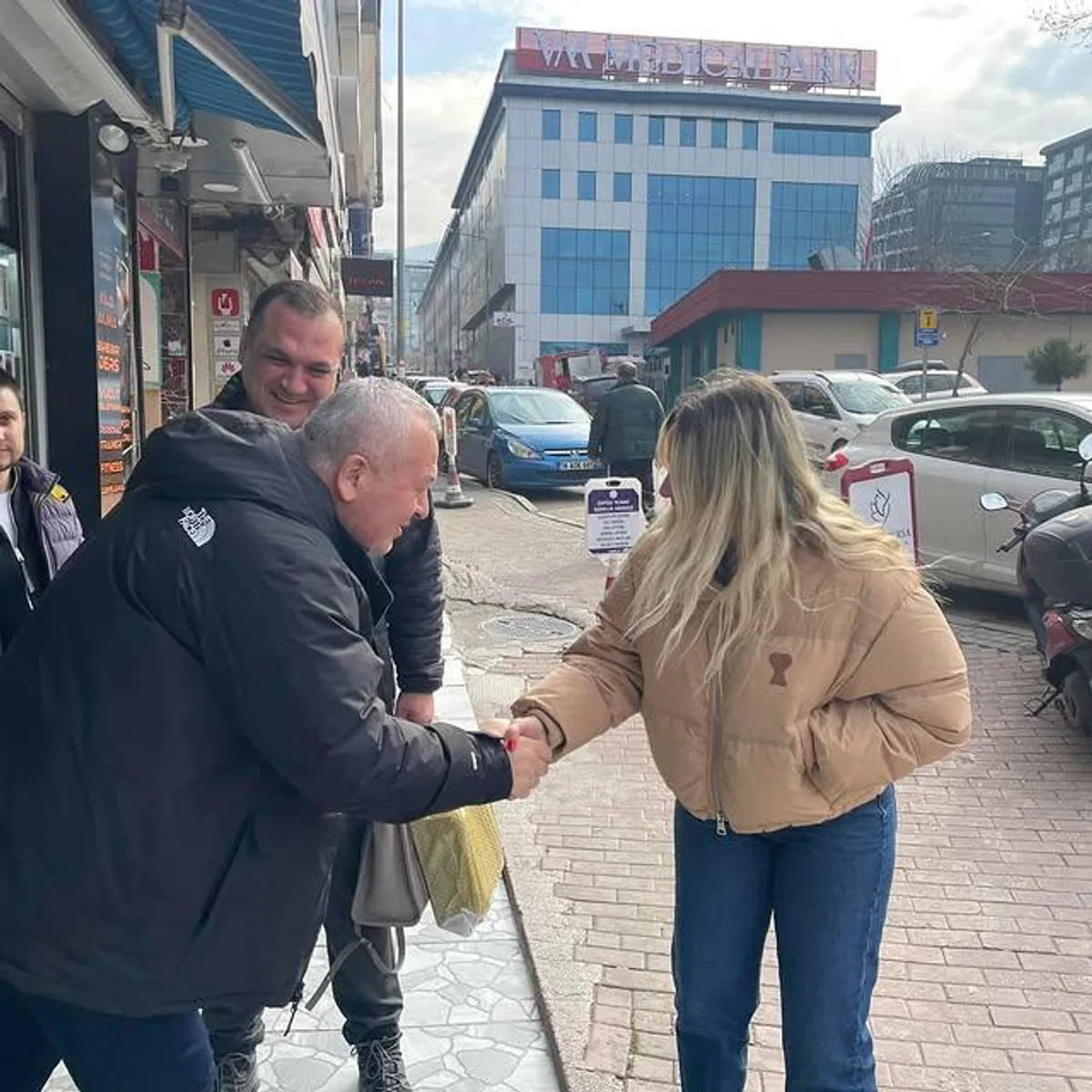Bursa Sokaklarında Toplumsal Etkinlik: Hemşireler Arasında Hasret Giderme Fırsatı Bursa Sokaklarında Toplumsal Etkinlik: Hemşireler Arasında Hasret Giderme Fırsatı