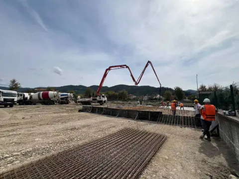 Ulus Belediyesi'nde yeni itfaiye ve fen işleri binası betonlama aşamasında