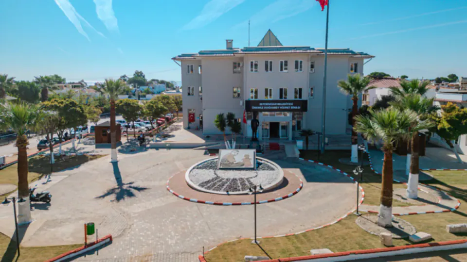 Seferihisar Belediye Başkanı İsmail Yetişkin ve 19 Şüpheli Adliyede görseli
