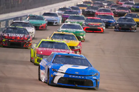 NASCAR Cup Series'te Zirve Değişti: Denny Hamlin Liderliğe Yükseldi