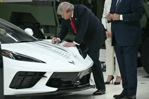 Trump'tan yeni yakıt standartları onayı: "Binlerce dolar tasarruf" iddiası ve Biden politikalarının gerilemesi