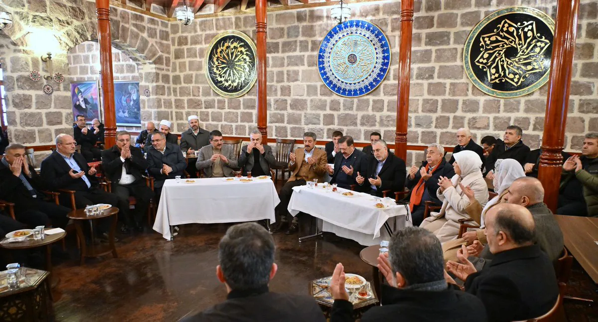 Çalışma ve Sosyal Güvenlik Bakanı Vedat Işıkhan'ın Acı Kaybı Çalışma ve Sosyal Güvenlik Bakanı Vedat Işıkhan'ın Acı Kaybı