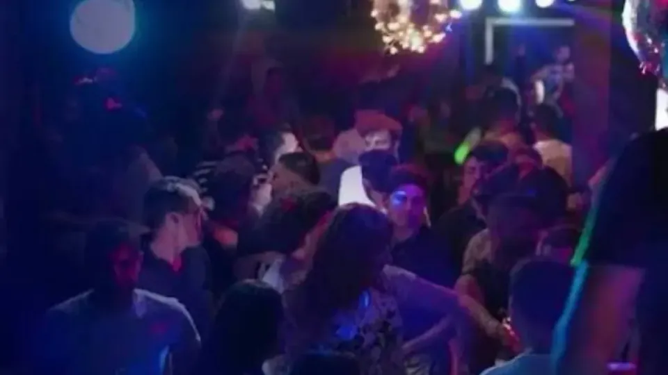 Ankara Çankaya'da Sixtiees Pub'a Operasyon: 7 Kişi Tutuklandı görseli