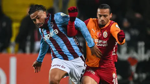 Trabzonspor, Lider Galatasaray'ı 4-0 Yendi: Şok Sonuç Papara Park'ta