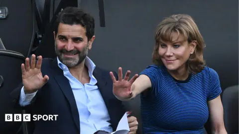 West Ham'da Amanda Staveley Dönemi: Gold Ailesi Hisselerini Satıyor