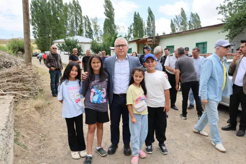 Sivas Valisi Yılmaz Şimşek Başçayır Köyü'nde Vatandaşların Taleplerini Dinledi