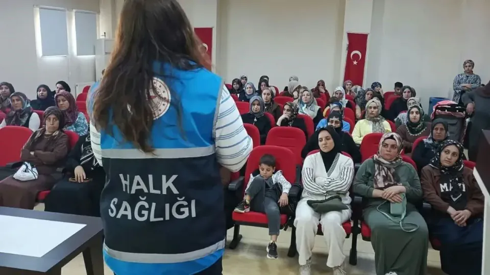 Nazilli'de kadınlara sağlık, güvenlik ve mahremiyet eğitimi: Kanser tarama yaşları açıklandı görseli