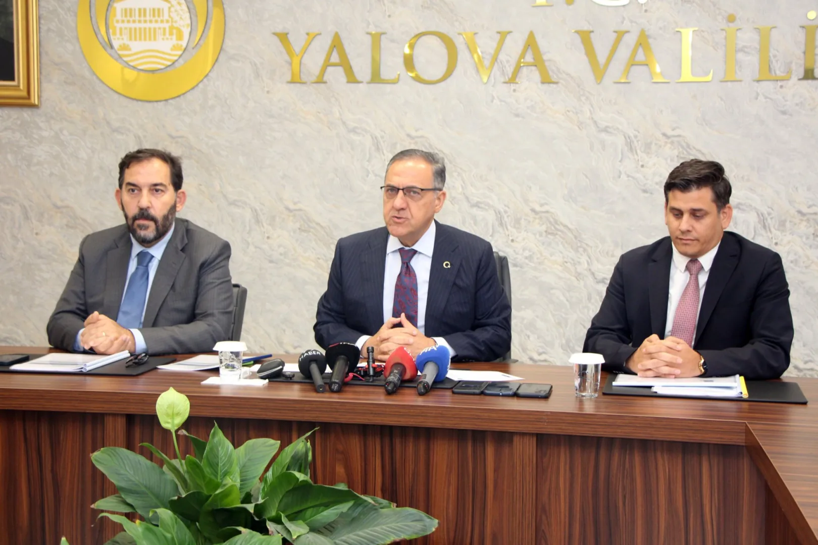 Vali Usta açıkladı: Yalova'ya yıl sonuna kadar 1,347 milyar TL yatırım Vali Usta açıkladı: Yalova'ya yıl sonuna kadar 1,347 milyar TL yatırım