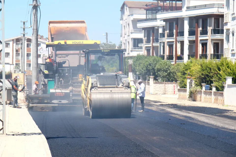Çiftlikköy'de Ulaşım Atağı: 5 Bin Ton Sıcak Asfalt Serildi görseli