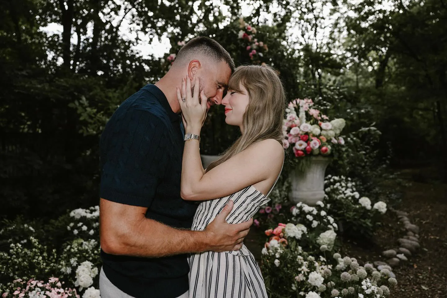 Taylor Swift ve Travis Kelce Düğününde Misafirlere Sıkı Kurallar Taylor Swift ve Travis Kelce Düğününde Misafirlere Sıkı Kurallar